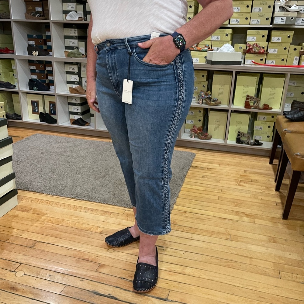 Judy Blue Wide Leg Cropped Jeans